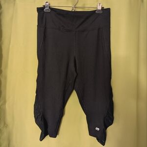 Marika Cropped Capri Leggings with Mesh Runching